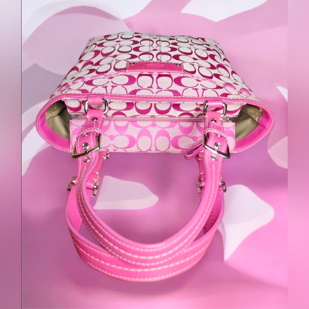 **SOLD**Pink Coach Y2K Hamptons Signature Lunch Tote - Picture 4 of 14